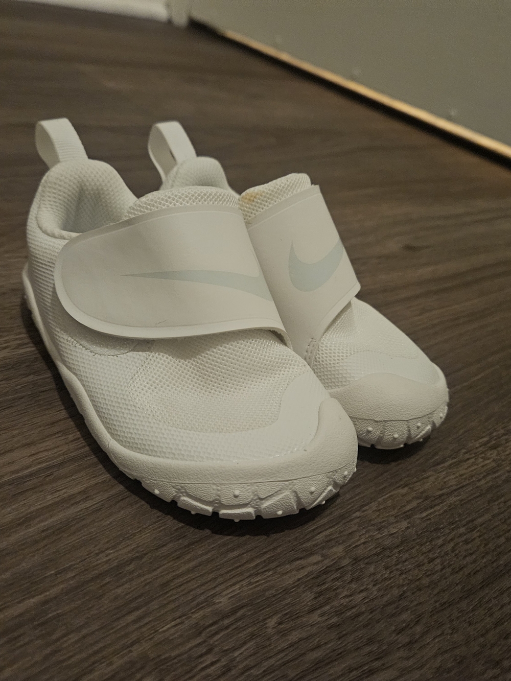 Nike Swoosh 1 Essentials. New No Tags.